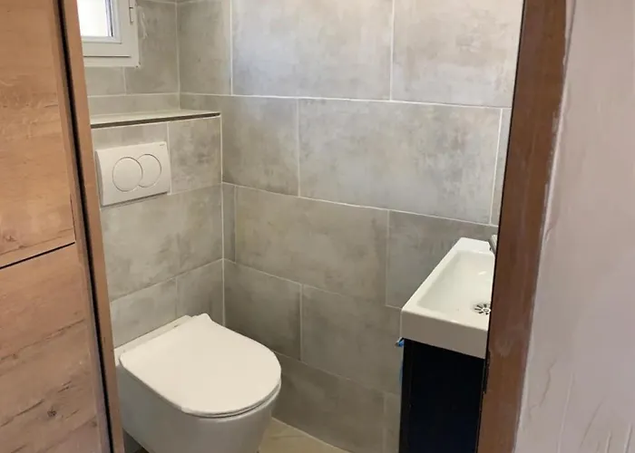 Maison Climatisée 150 M De La Santa-Maria-Poggio (Corsica)