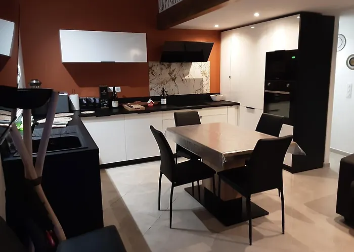 Maison Climatisée 150 M De La *