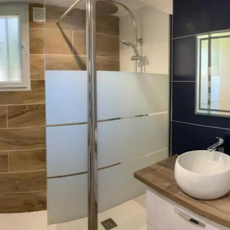 아파트 Maison Climatisee 150 M De La