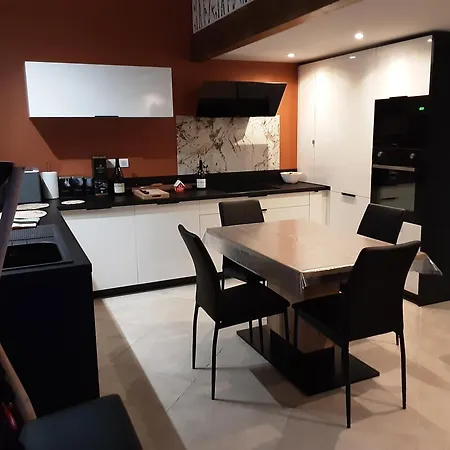 Maison Climatisee 150 M De La *