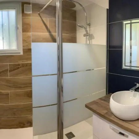 Maison Climatisee 150 M De La *