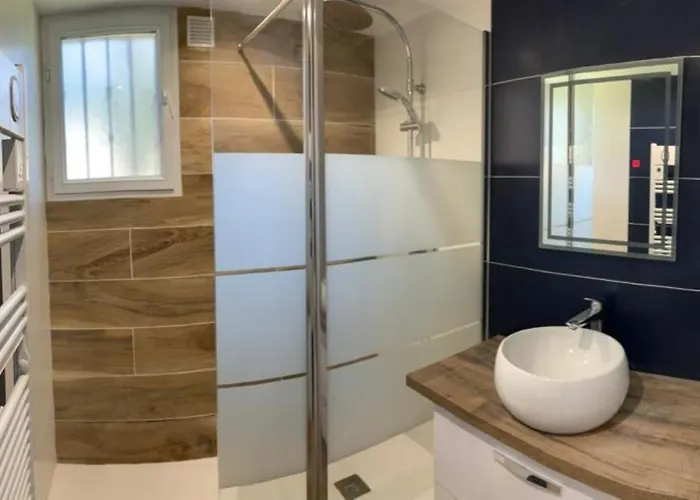 Maison Climatisee 150 M De La *